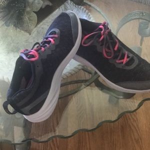 Vionic Pink and Black sneakers